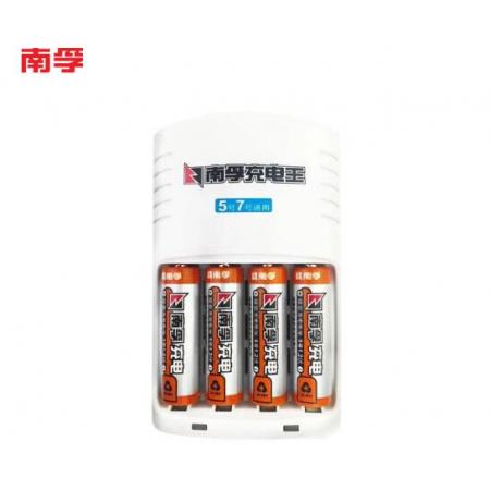 南孚(NANFU)5號充電電池4粒 鎳氫數(shù)碼型2400mAh 附充電器 適用于玩具車/血糖儀/掛鐘/鼠標(biāo)鍵盤等 AA-4B+