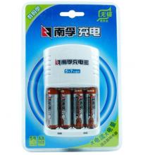 南孚(NANFU)5號充電電池4粒 鎳氫數(shù)碼型2400mAh 附充電器 適用于玩具車/血糖儀/掛鐘/鼠標(biāo)鍵盤等 AA-4B+